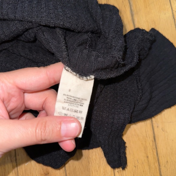 🔥SALE🔥 Free People S L/S Thermal black skinny sleeves hangs loose - Picture 4 of 4